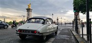 Visite de Paris en voiture ancienne : Citroën DS de collection Mtro Ternes Affiche